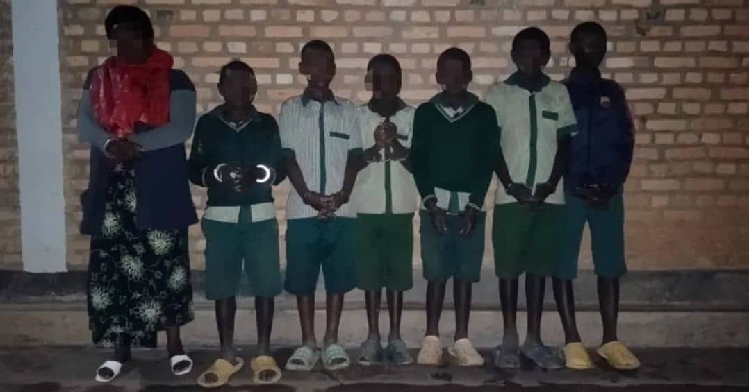 Gicumbi:Six éleves et leur  maitresse ont été accusés d’avoir battu un éleves à cause de la nourriture.