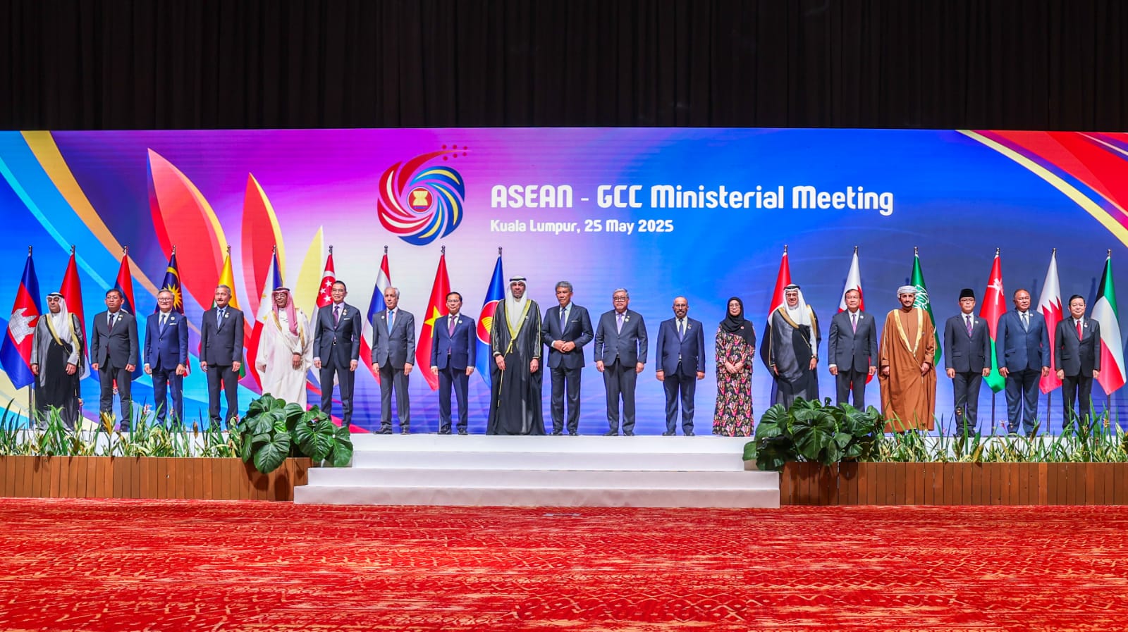 Qatar:Qatar participates in joint ministrial meeting of GCC and SEAN.