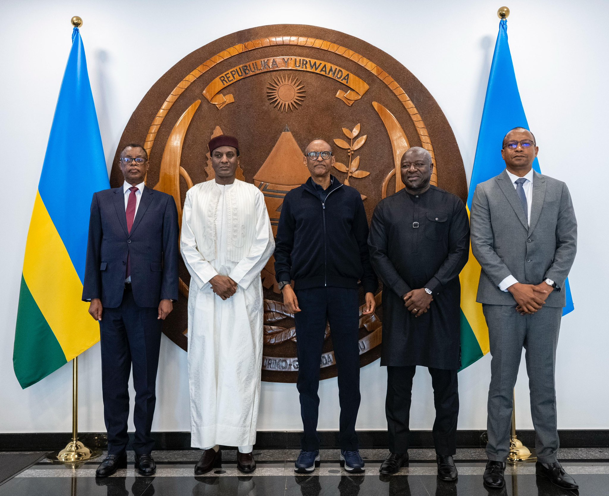 Perezida Kagame yaganiriye n’abayobozi bakomeye ku iterambere rishingiye ku ngufu za nikeleyeri(Amafoto)