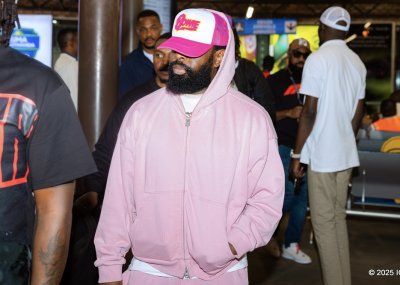 Uko byari byifashe ubwo umuhanzi Timaya yageraga i Kigali(Amafoto)