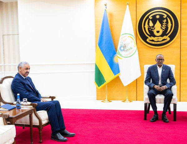 Perezida Kagame yaganiriye na perezida mushya wa Banki Nyafurika Itsura amajyambere