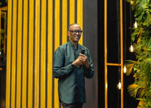 Perezida Kagame Paul yahanuye urubyiruko ko rudashobora kubaka igihugu rutabanje kwiyubaka ubwarwo