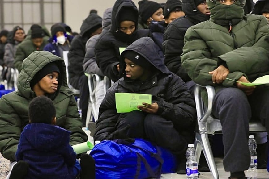 Ubuyobozi bwa Gambia bwatangaje ko bwafashe abimukira barenga 780 bari mu myiteguro yo guhunga bambuka Inyanja ya Atlantika berekeza i Burayi